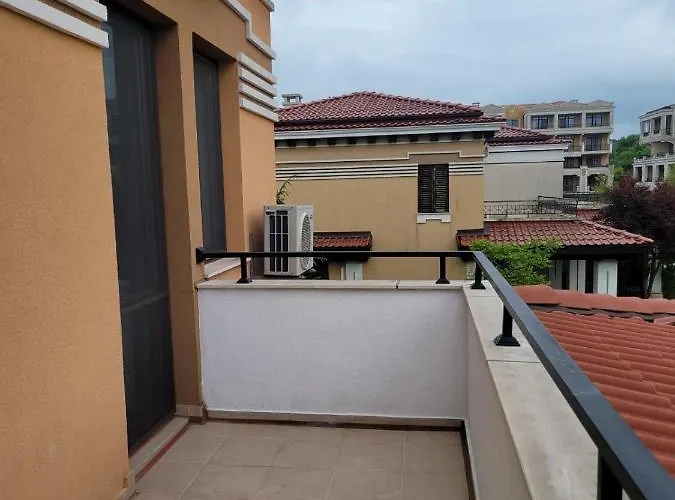 بيت للعطل Line *